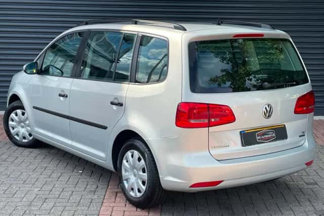 Volkswagen Touran (2011) thumbnail 3