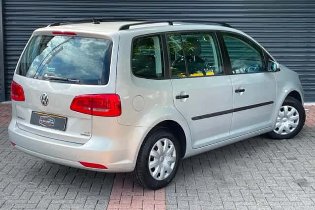 Volkswagen Touran (2011) thumbnail 4