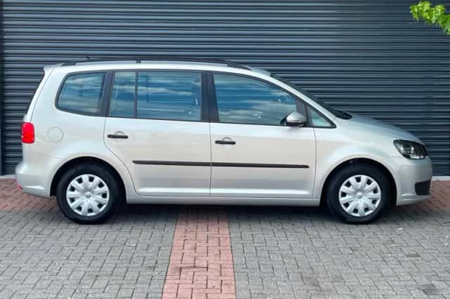 Volkswagen Touran (2011) thumbnail 5
