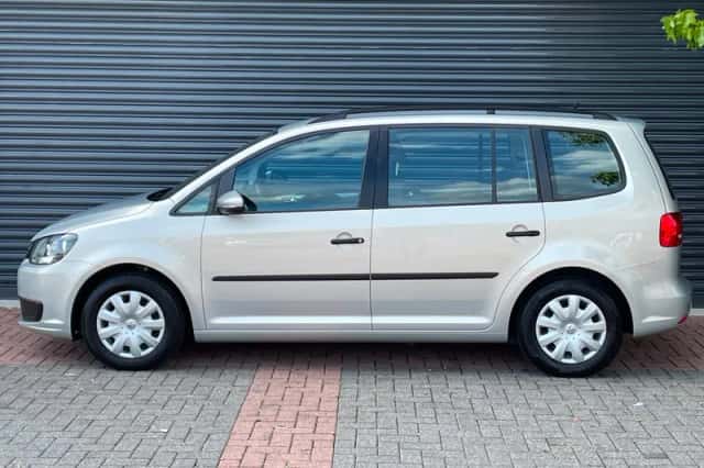 Volkswagen Touran (2011) thumbnail 6