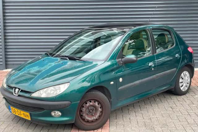 Peugeot 206 (1999) thumbnail 2