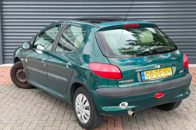 Peugeot 206 (1999) thumbnail 3