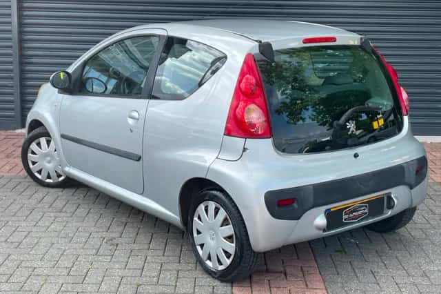 Peugeot 107 (2008) thumbnail 3
