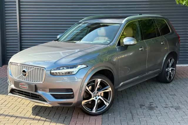 Volvo XC90 (2016) thumbnail 2