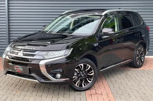 Mitsubishi Outlander (2016) thumbnail 2