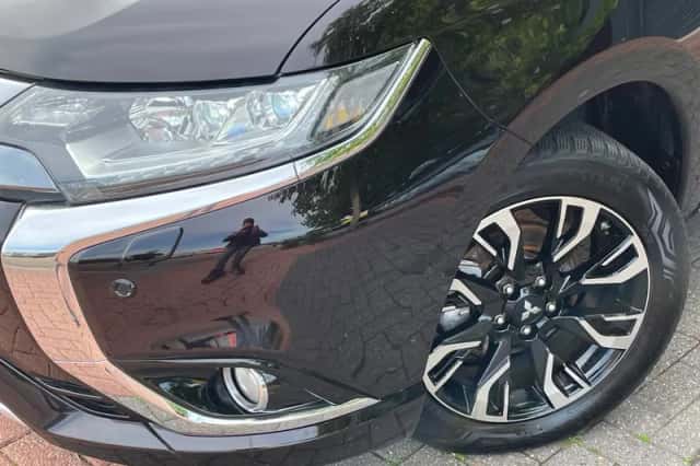 Mitsubishi Outlander (2016) thumbnail 3