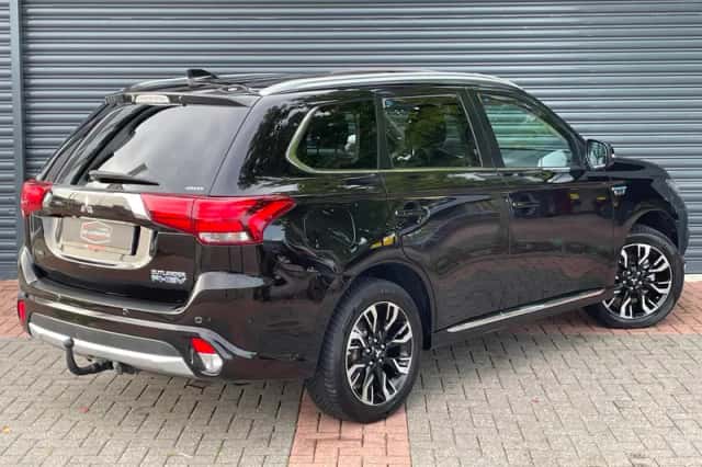 Mitsubishi Outlander (2016) thumbnail 5