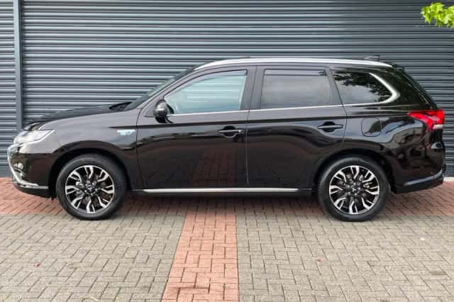 Mitsubishi Outlander (2016) thumbnail 6