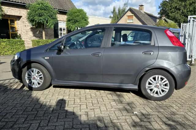 Fiat Punto (2015) thumbnail 4