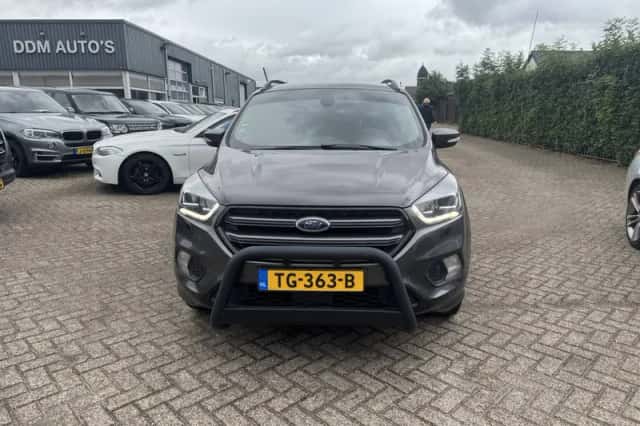 Ford Kuga (2018) thumbnail 2