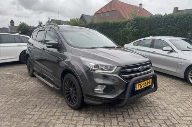 Ford Kuga (2018) thumbnail 3