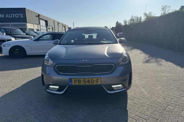 Kia Niro (2017) thumbnail 2