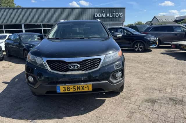 Kia Sorento (2011) thumbnail 2