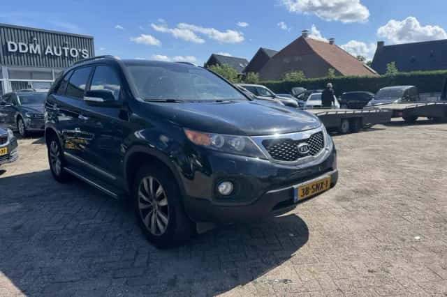 Kia Sorento (2011) thumbnail 3