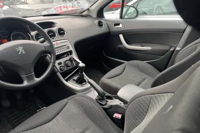 Peugeot 308 (2011) thumbnail 5