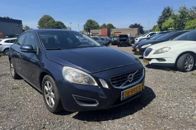 Volvo S60 (2011) thumbnail 3