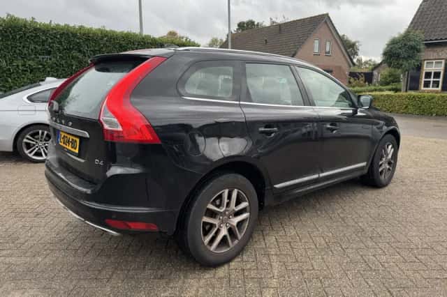 Volvo XC60 (2017) thumbnail 4