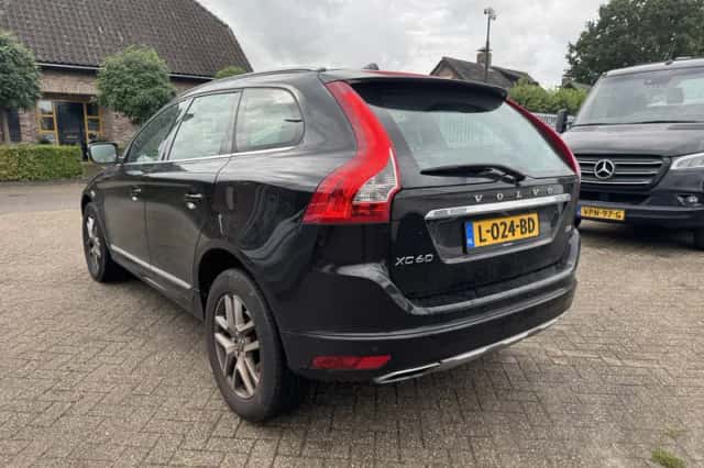 Volvo XC60 (2017) thumbnail 6