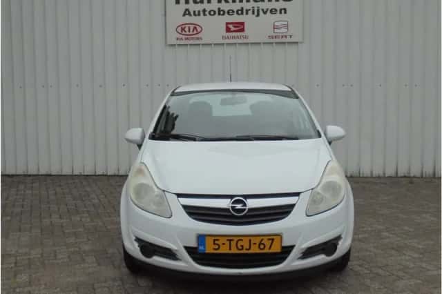 Opel Corsa (2010) thumbnail 2