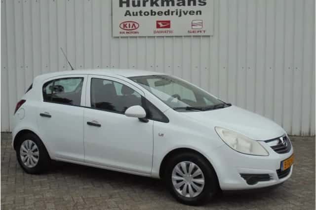 Opel Corsa (2010) thumbnail 3