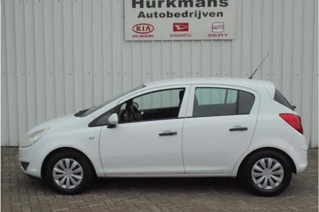 Opel Corsa (2010) thumbnail 4