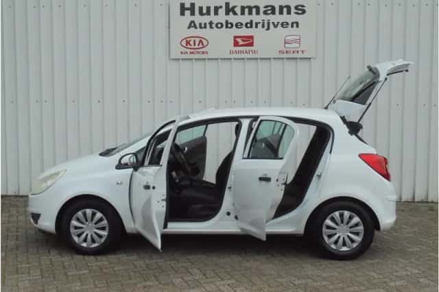 Opel Corsa (2010) thumbnail 5