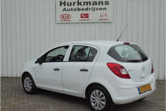 Opel Corsa (2010) thumbnail 6
