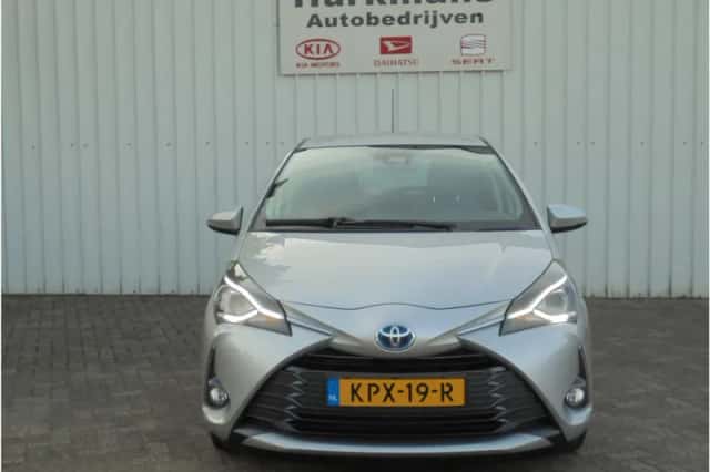 Toyota Yaris (2020) thumbnail 2