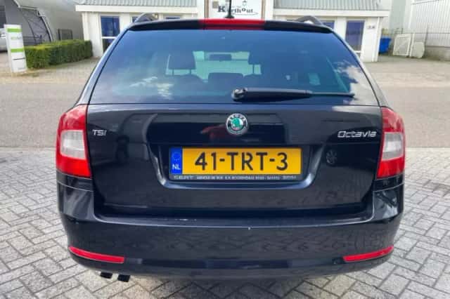 Škoda Octavia (2012) thumbnail 4