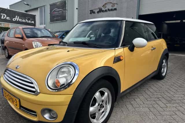 MINI Cooper (2008) thumbnail 2