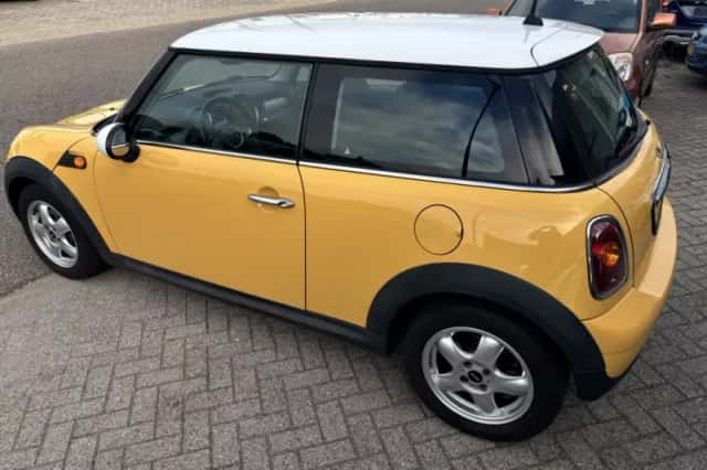 MINI Cooper (2008) thumbnail 4