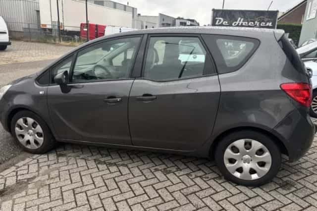 Opel Meriva (2011) thumbnail 3