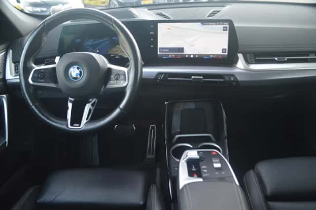 BMW iX1 (2023) thumbnail 5