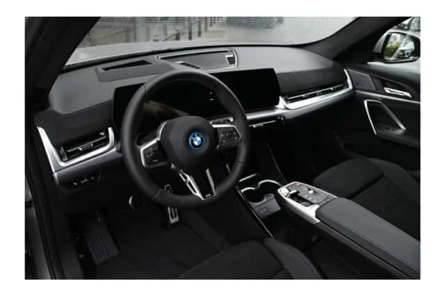 BMW iX1 (2026) thumbnail 2