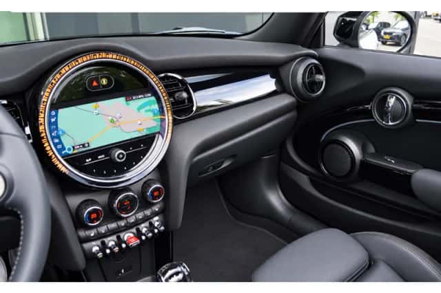 MINI Cabrio (2022) thumbnail 5