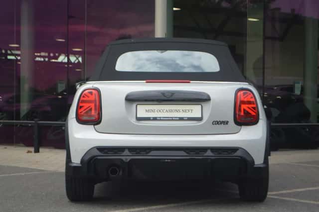 MINI Cabrio (2022) thumbnail 6
