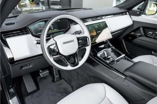 Land Rover Range Rover Sport (2026) thumbnail 3