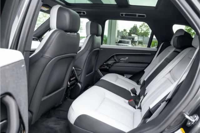 Land Rover Range Rover Sport (2026) thumbnail 5