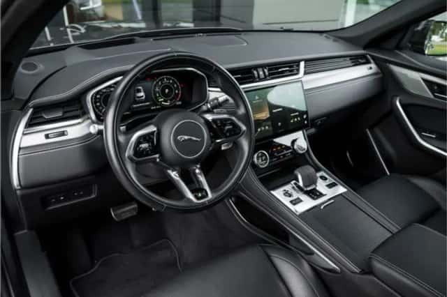 Jaguar F-Pace (2021) thumbnail 3