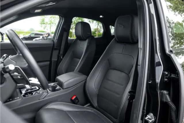 Jaguar E-Pace (2022) thumbnail 4