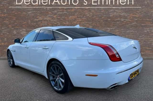 Jaguar XJ (2015) thumbnail 3