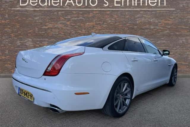 Jaguar XJ (2015) thumbnail 4