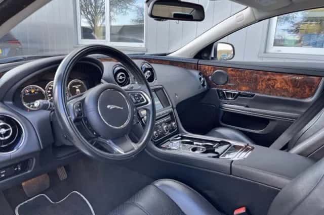 Jaguar XJ (2015) thumbnail 5