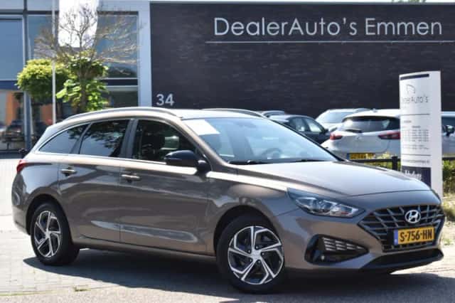 Hyundai i30 (2022) thumbnail 1