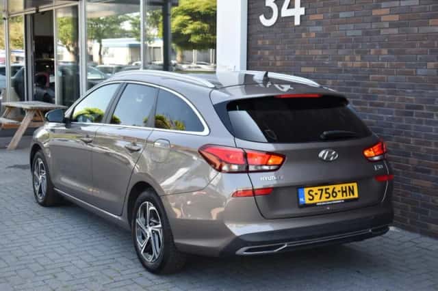 Hyundai i30 (2022) thumbnail 2