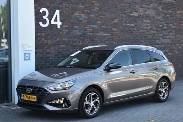 Hyundai i30 (2022) thumbnail 3