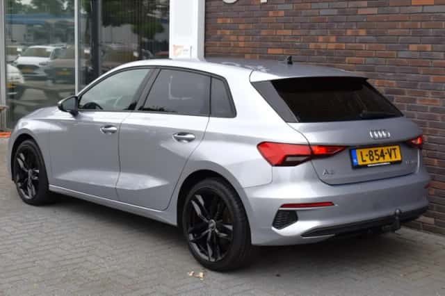 Audi A3 (2021) thumbnail 2