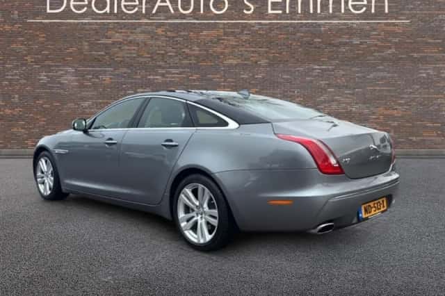 Jaguar XJ (2015) thumbnail 3