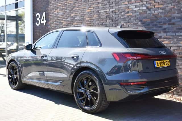Audi Q8 e-tron (2023) thumbnail 2