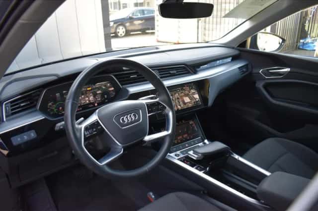 Audi Q8 e-tron (2023) thumbnail 4